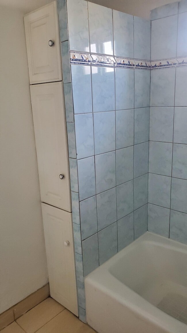 Building Photo - 18436 Roslin Ave