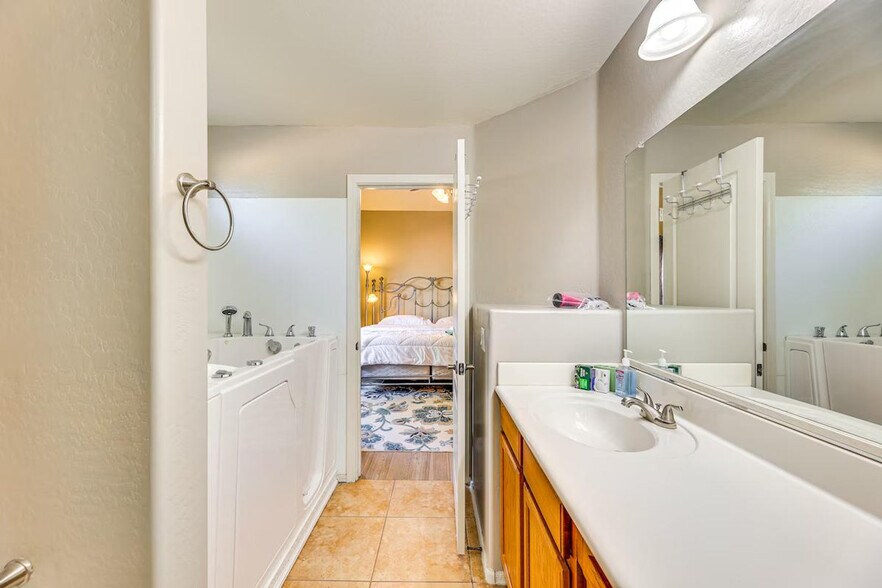 Building Photo - 1884 W CALIBERA Ct