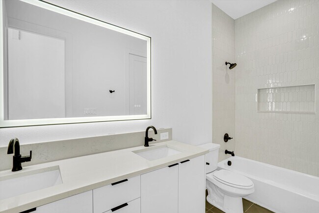 Building Photo - 1707 Nomas St