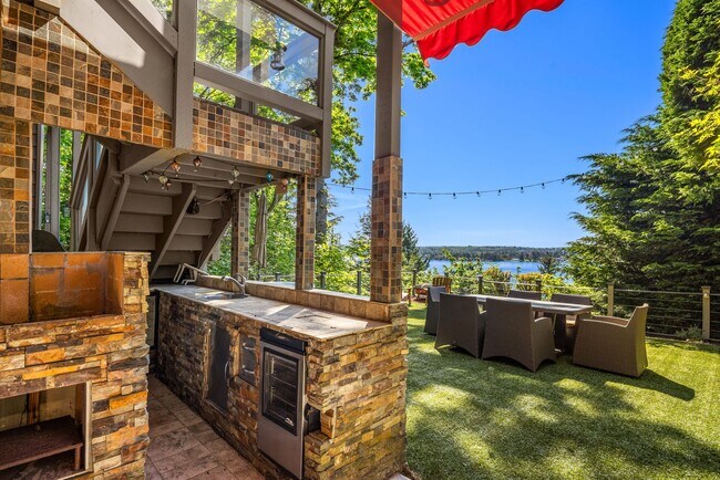 Building Photo - Luxury Mercer Island Retreat | Lake Views & Minutes to Seattle!!!