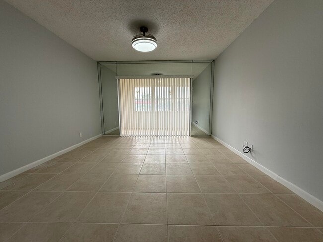 Building Photo - 228 Lake Dora Dr