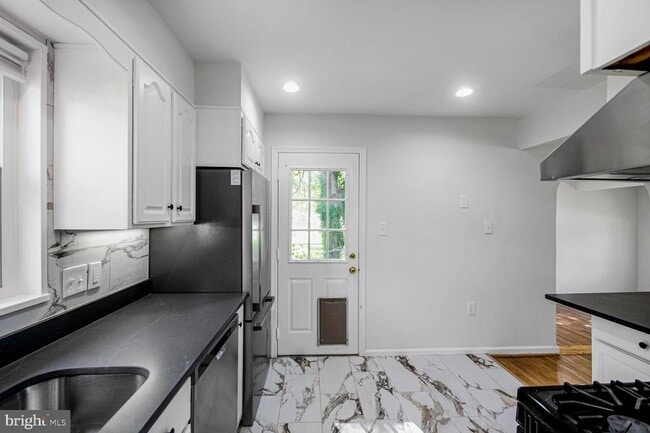 Building Photo - 3906 Ronson Dr