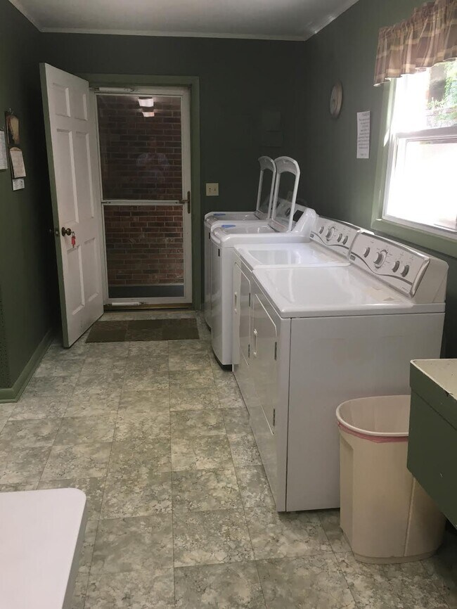 Building Photo - 102 Boyd Dr