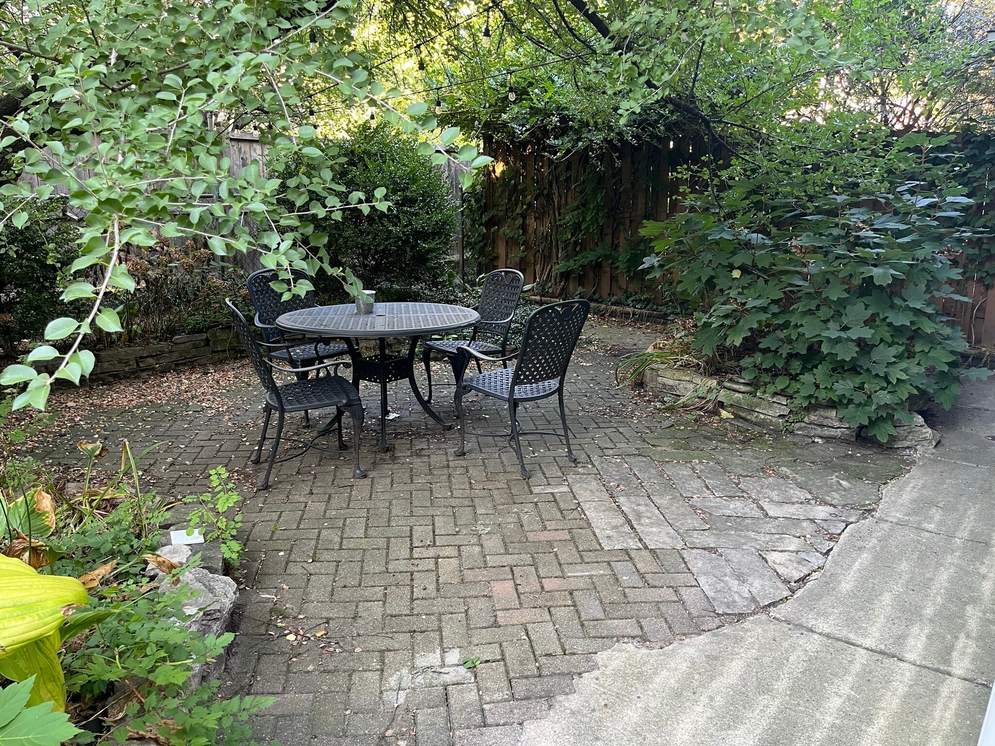 Building Photo - 1924 W Wilson Ave