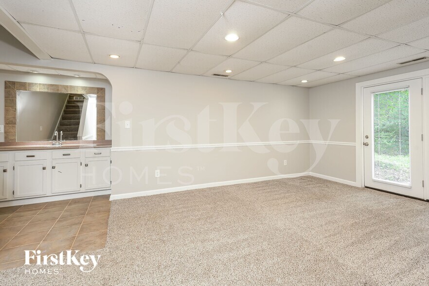 Building Photo - 8832 Belhaven Ct