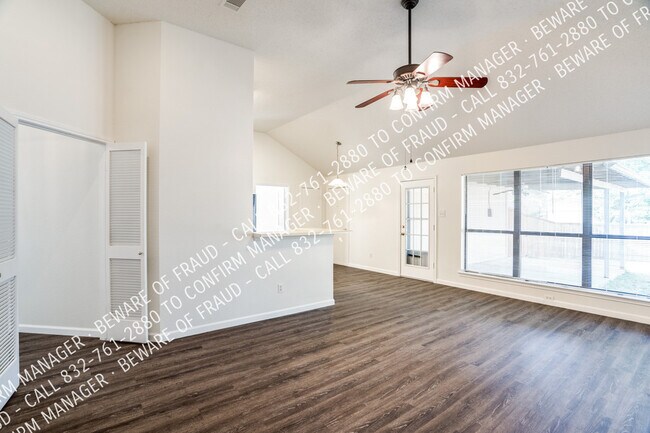 Building Photo - 1538 Evergreen Dr