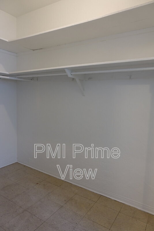 Building Photo - 905 16th St