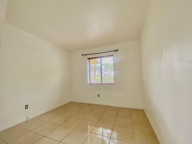 Building Photo - 6011 10th Ave N