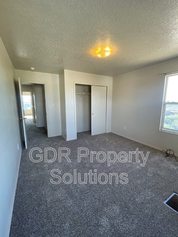 Building Photo - 716 Mesa Del Rio St NW