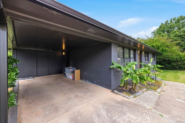 Building Photo - 250 Morningview Drive