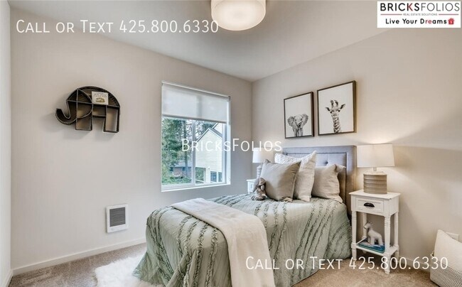 Building Photo - Ready to Experience Luxurious Living in Ly...