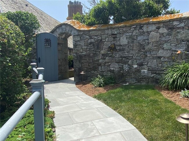 Building Photo - 61 Ledge Rd