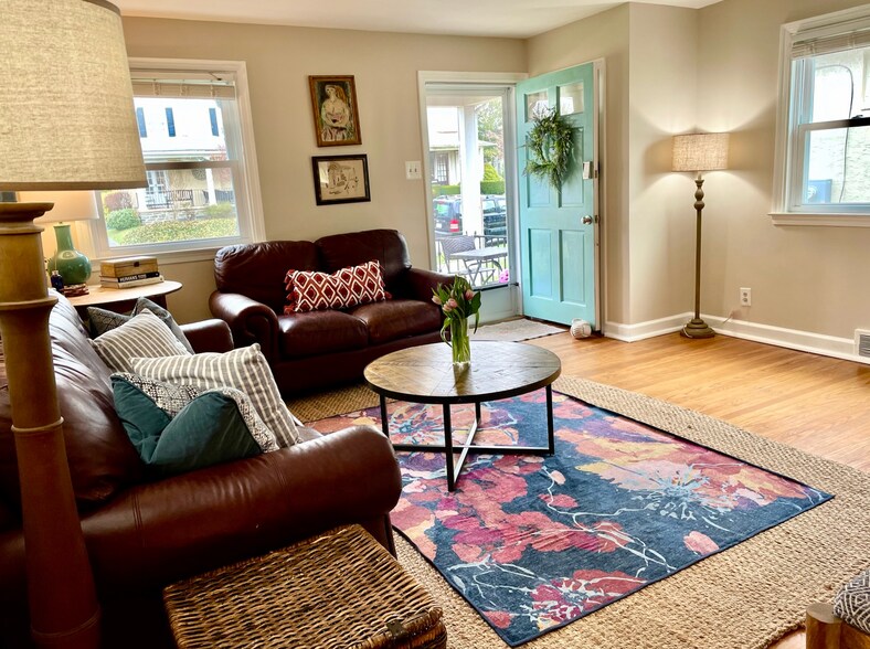 Building Photo - 2426 Chestnut Ave