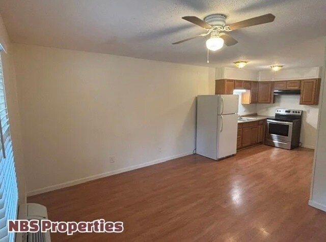 Building Photo - 867 N Gallaher View Rd