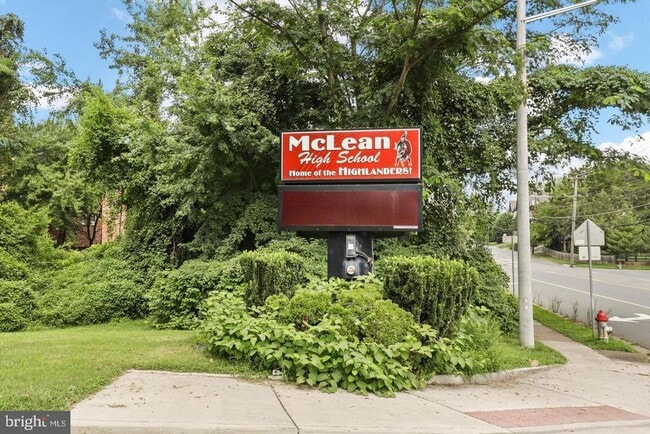 Building Photo - 7330 Lewinsville Park Ct