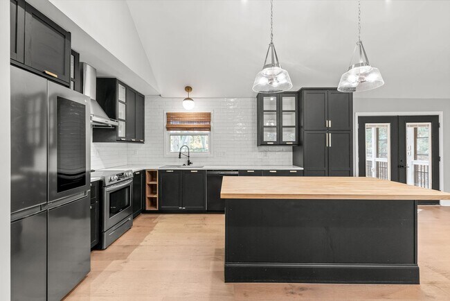 Building Photo - 3800 Terrebonne Ct