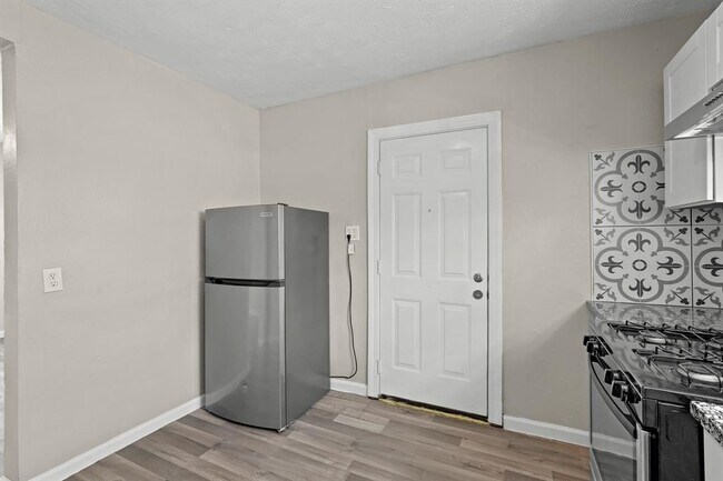 Building Photo - 523 Henke St