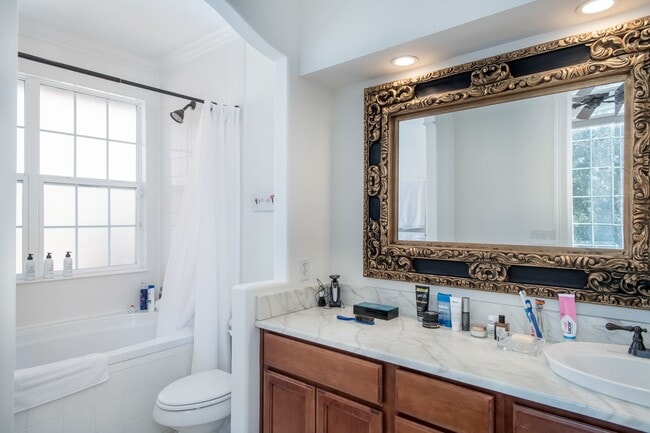 Building Photo - 2 Story, 2 Bed/2.5 Bath, Pool Home Plus Office in Altaloma Heights AVAILABLE NOW!