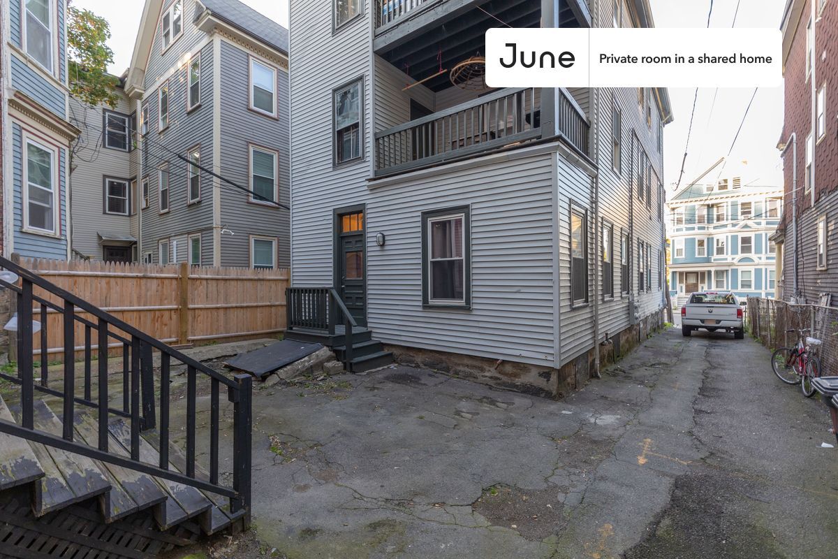 Building Photo - Room in Shared 4 bed/1 bath home in Mission Hill