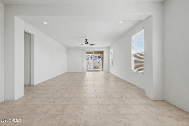 Building Photo - 8954 W San Juan Ave