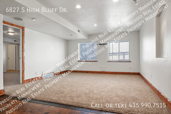 Building Photo - 6827 S High Bluff Dr
