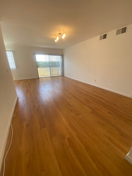 Building Photo - 1849 S Bentley Ave