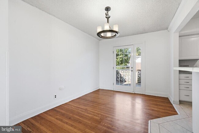 Building Photo - 1108 Cobbs St