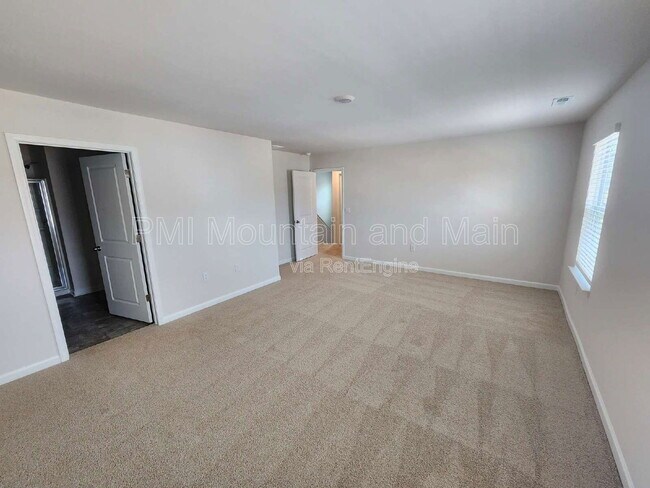 Building Photo - 92 Queen Vly Wy