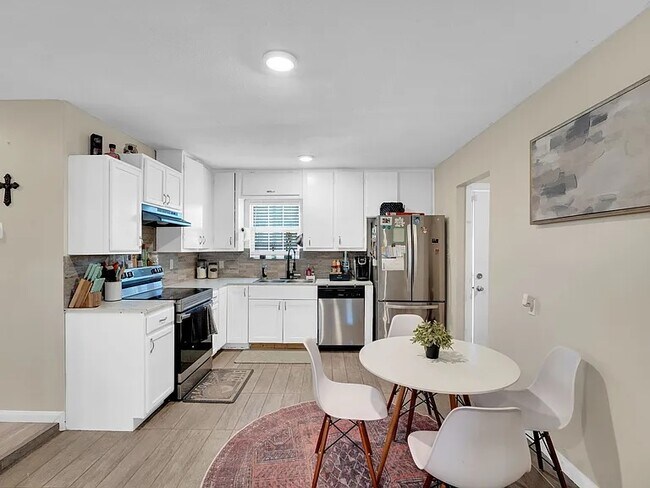 Building Photo - 4208 Wiman Dr
