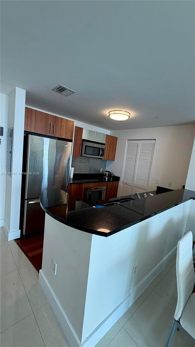 Building Photo - 300 S Biscayne Blvd