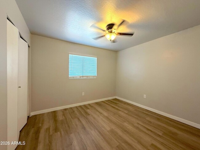 Building Photo - 2013 N Hunt Cir