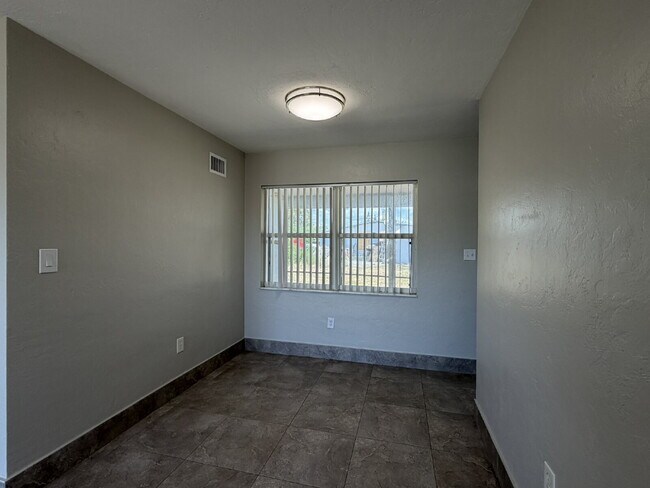 Building Photo - "Charming 3-Bedroom in Port Charlotte – Cozy Comfort Awaits!"