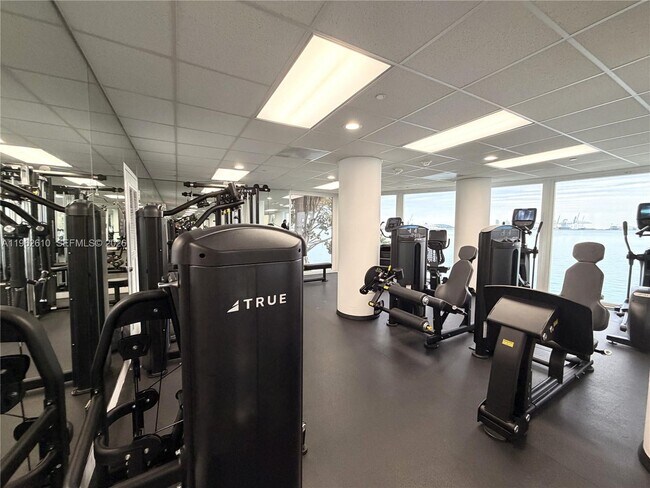 Building Photo - 770 Claughton Island Dr