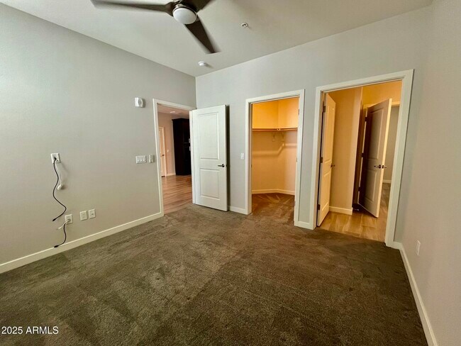 Building Photo - 2511 W Queen Creek Rd
