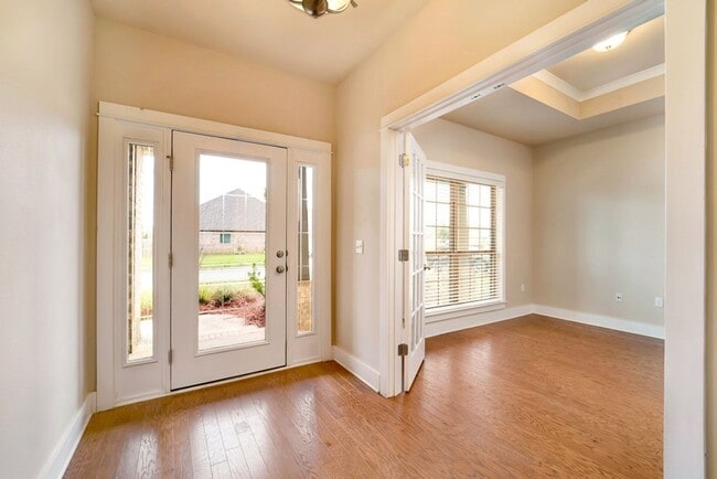 Building Photo - 9879 Volterra Ave