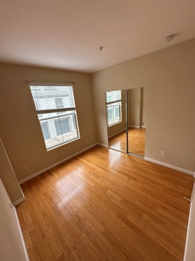 Building Photo - Nor Cal Realty Inc, 3 bedroom 3 bath townh...