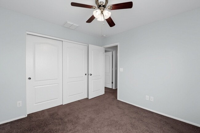 Building Photo - 2220 S Ponderosa Dr