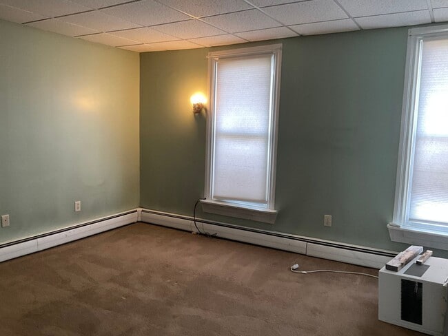 Building Photo - 112 W Main St