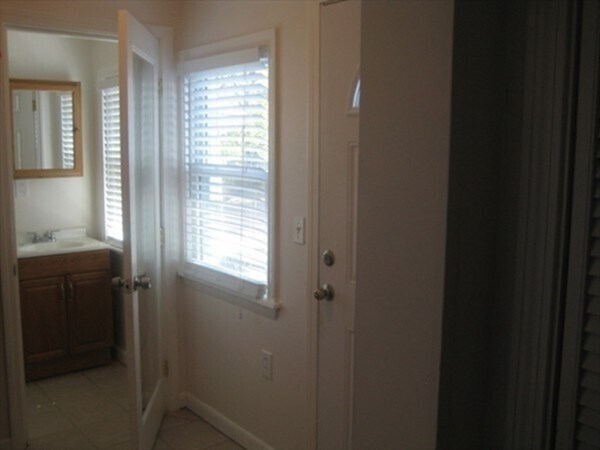 Building Photo - 60 Elliot Ave