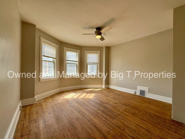 Building Photo - 3 bd updated Townhouse in Baynard Village