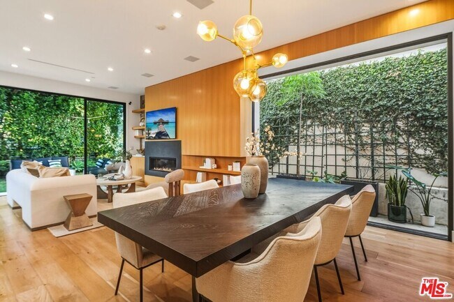 Building Photo - 722 Marine St