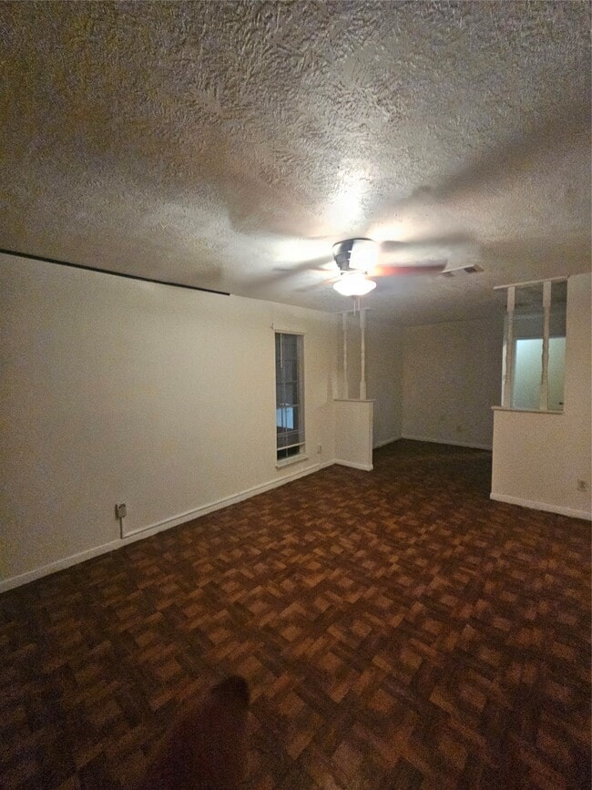 Building Photo - 4011 Alshire Dr