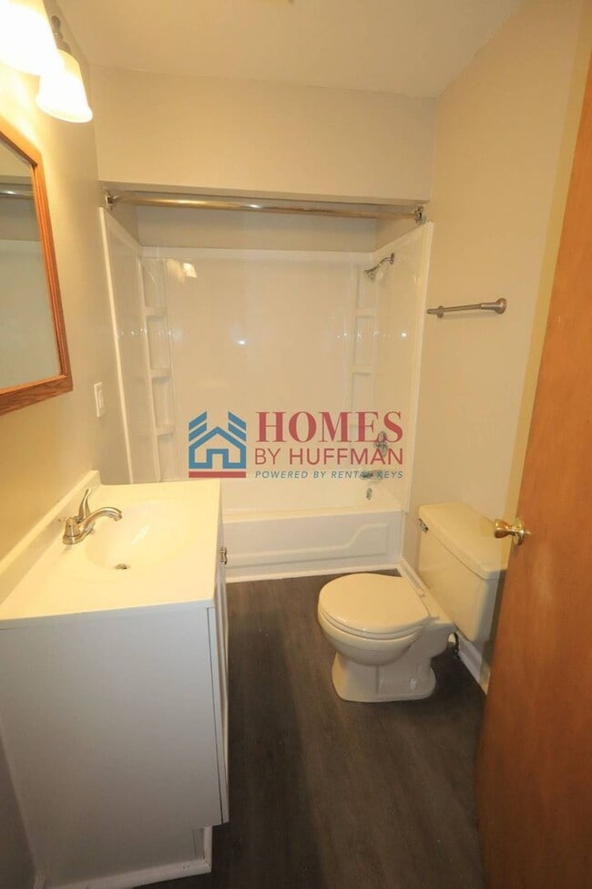 Building Photo - Three bedroom House | Two Bathroom