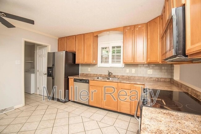 Building Photo - 10837 Dineen Dr