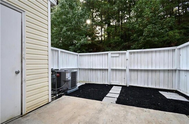 Building Photo - 233 Buckland Dr