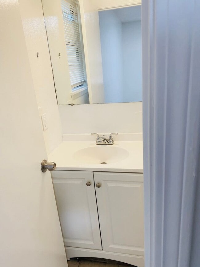 Building Photo - 3617 Clayton Dr