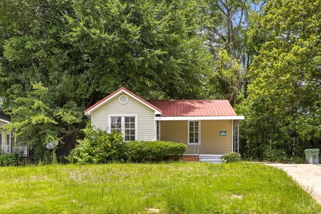 Building Photo - Spacious beautiful 4-bedroom 2 bath home