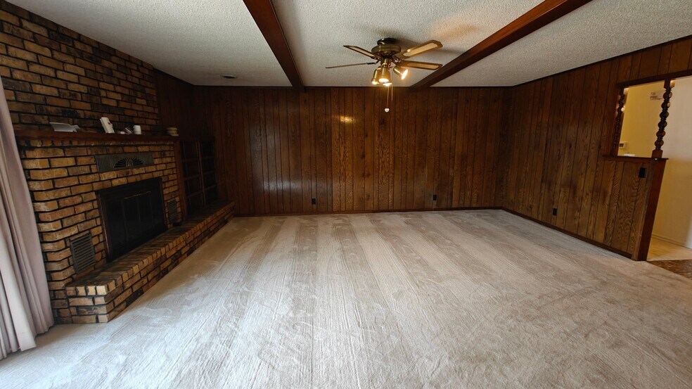 Building Photo - 1738 Ridgeview Dr