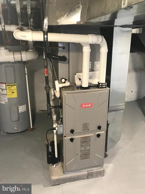 Building Photo - 1829 N Ringgold St