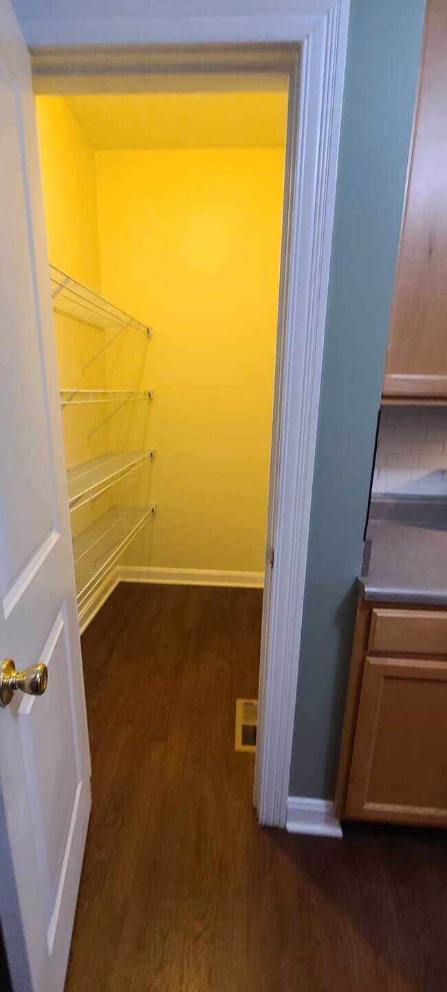 Building Photo - 549 N Belmont Ave